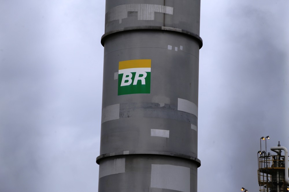 Petrobras aumenta pelo 2° dia seguido o preço da gasolina