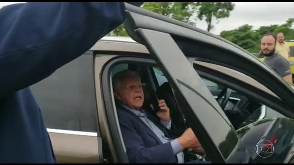 Após noite em prisão, Moreira Franco e coronel Lima chegam para depor na sede da PF no RJ