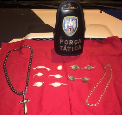 pm 3 - DOIS MENORES SÃO APREENDIDOS COM DROGAS EM ALFREDO CHAVES
