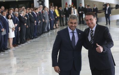 presidentes do Brasil Jair Bolsonaro e do Paraguai Mario Abdo Benítez 400x255 - Brasil avalia cancelar refúgio a paraguaios condenados pela Justiça