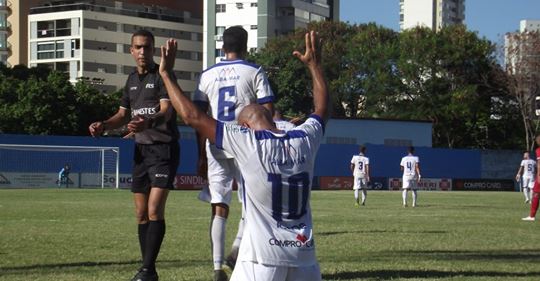 vit - Loco Abreu faz três na goleada do Rio Branco e Vitória vence confronto dos líderes.