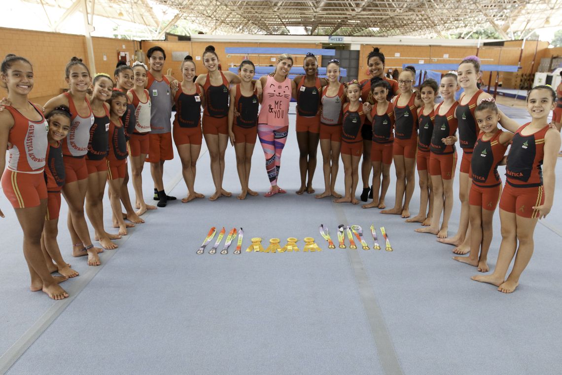 Ginastas acrobatas do DF ganham ouro e prata em Las Vegas
