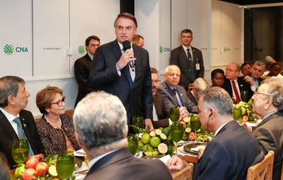 No jantar com 37 embaixadores de países islâmicos o presidente da República Jair Bolsonaro 400x255 - Brasil está de braços abertos, diz Bolsonaro a embaixadores árabes