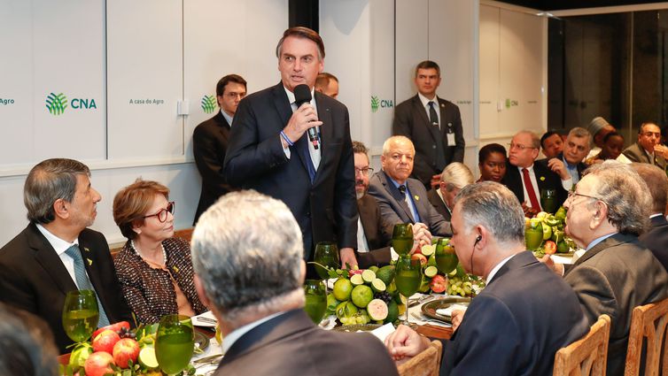 Brasil está de braços abertos, diz Bolsonaro a embaixadores árabes