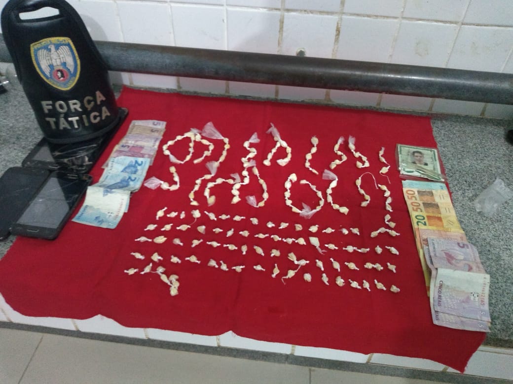 PM DETÉM DOIS HOMENS POR TRÁFICO DE DROGAS EM PIÚMA