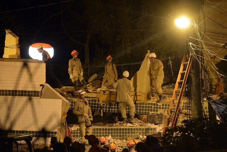 Sobe para 24 total de mortos na tragédia na Muzema, no Rio