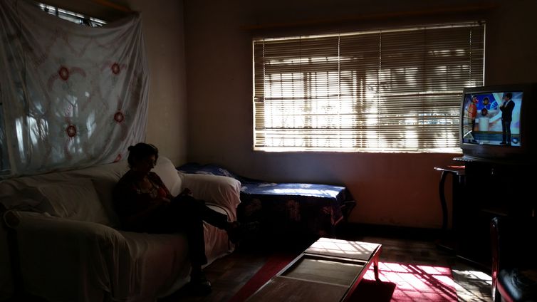 Sobe o número de pessoas que cuidam de parentes em 2018, diz IBGE