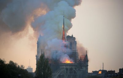 incêndio na Notre Dame 400x255 - "Estou triste", diz Macron sobre incêndio na Notre-Dame