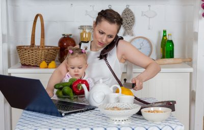 mulheres 400x255 - Mulheres dedicam a afazeres domésticos o dobro de horas dos homens