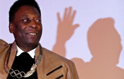 pele 400x255 - Pelé recebe alta após retirada de cálculo renal em hospital de SP