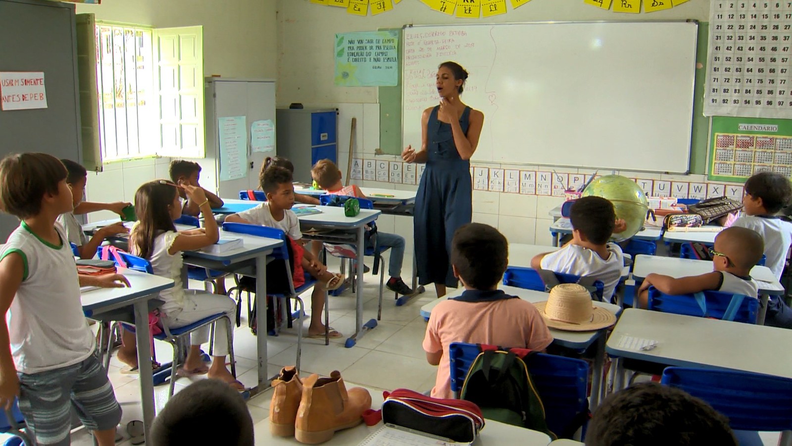 Professora dá aulas, faz merenda e é diretora de escola em Sooretama, ES