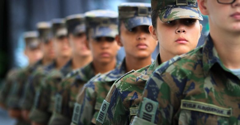 Senadores querem saber impacto de serviço militar voluntário feminino