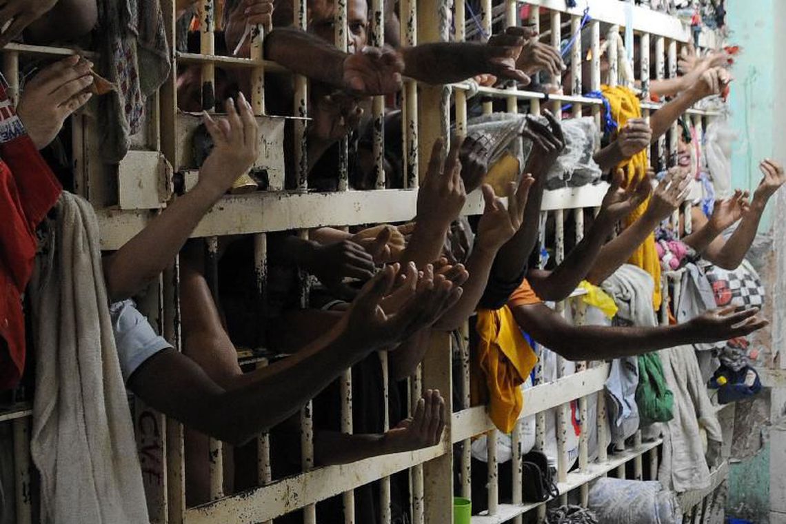 Operação Asfixia apreende dezenas de celulares em cadeia do Rio