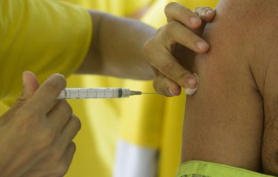 vacina 400x255 - Mais de 33 milhões de pessoas foram vacinadas contra a gripe no país