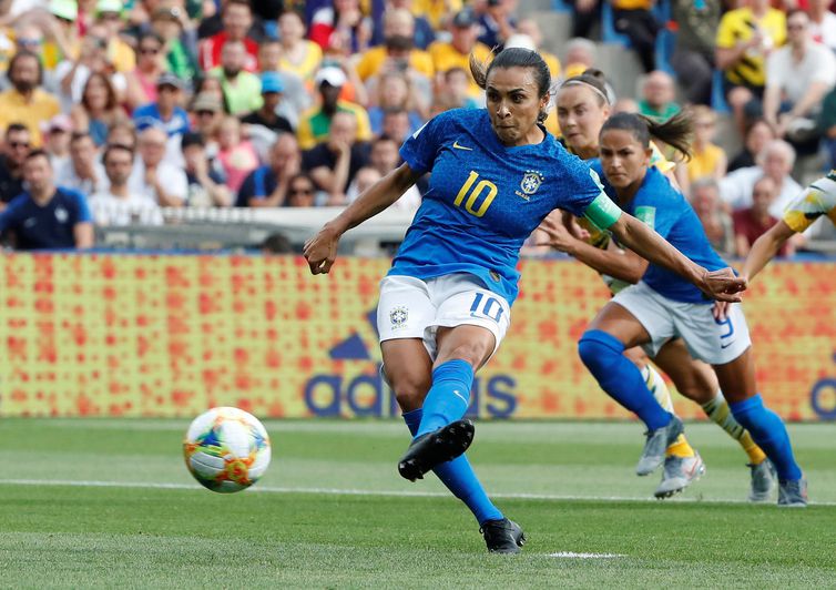Copa: vitória da China e recorde de Marta são os destaques da rodada