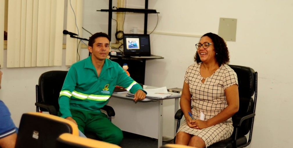Gari veste farda ao defender TCC na Paraíba sobre ‘invisibilidade’ da profissão: ‘Ser a voz de tantos’
