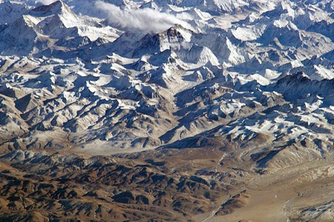 Nepal recupera 4 corpos e retira 11 toneladas de lixo no Everest