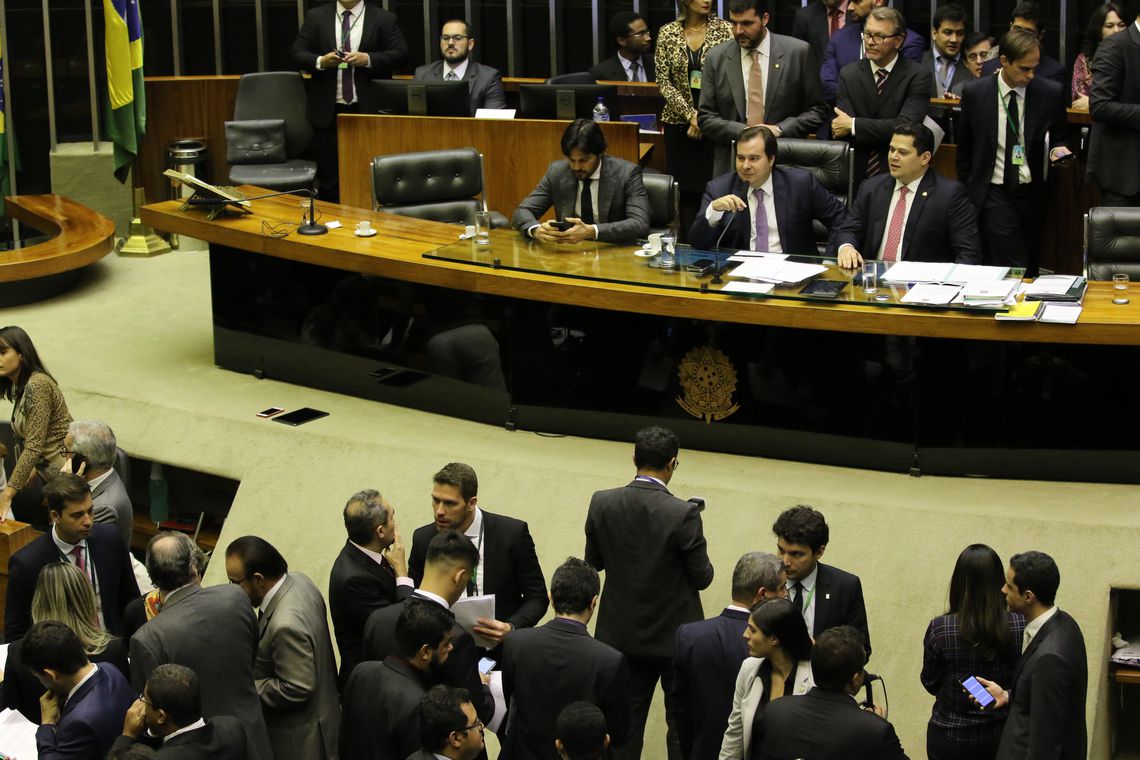 Plenário da Câmara aprova PEC do Orçamento Impositivo