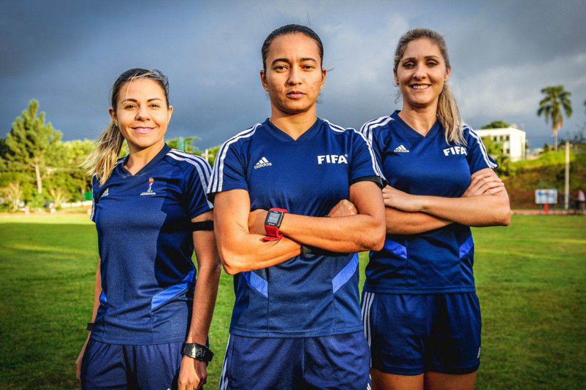 Brasileiras apitam semifinal entre Inglaterra e EUA na Copa do Mundo