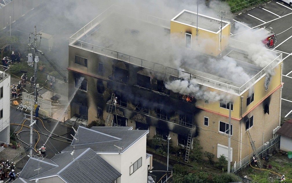 Incêndio criminoso deixa 33 mortos em estúdio de animação no Japão