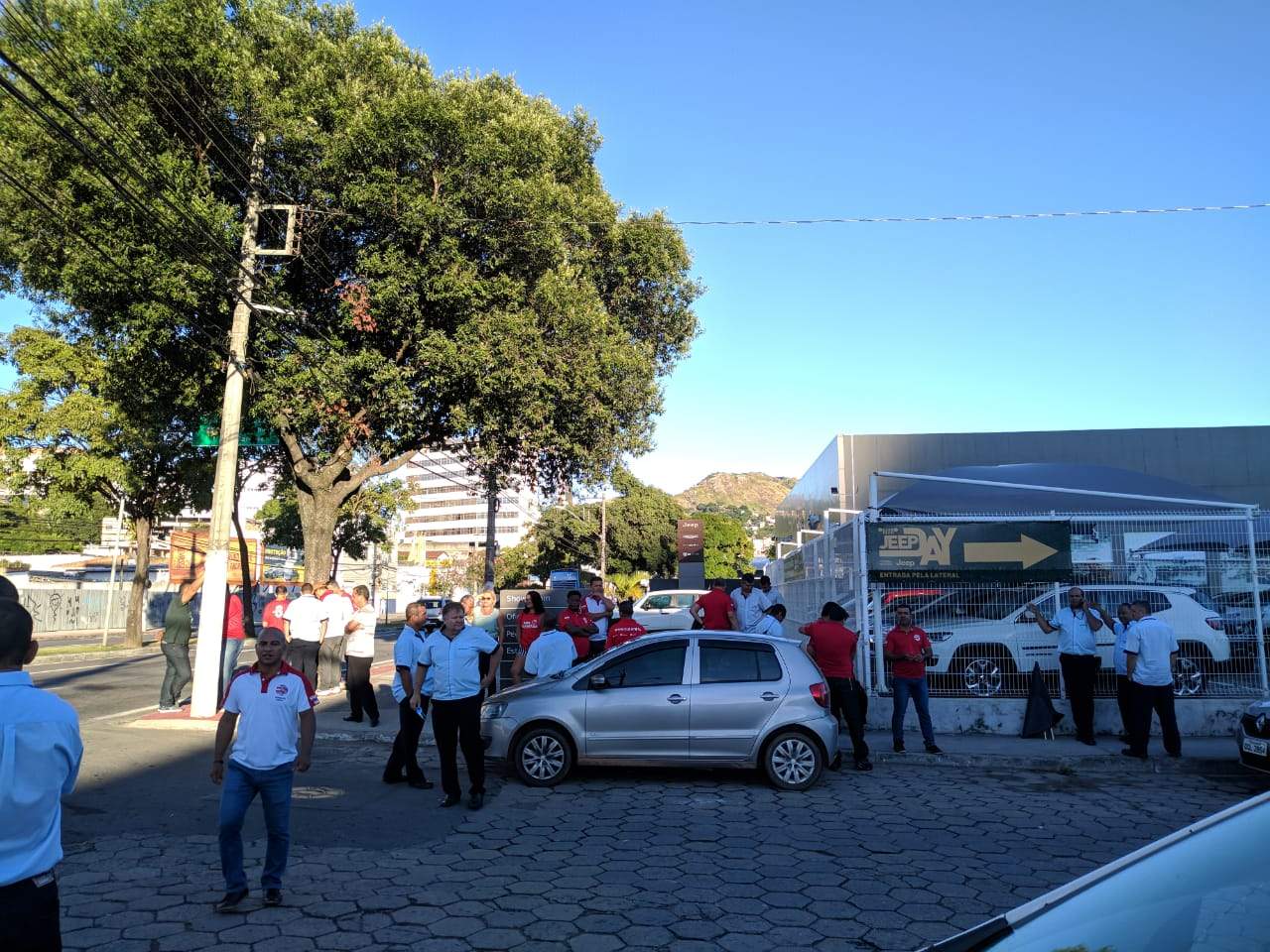 Em passeata, rodoviários bloqueiam duas pistas e trânsito em Vitória fica complicado
