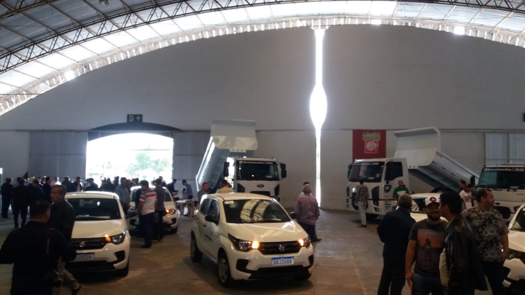 20190816 090415 1024x576 - Iconha recebe dois caminhões do governo do estado para atender agricultura e obras