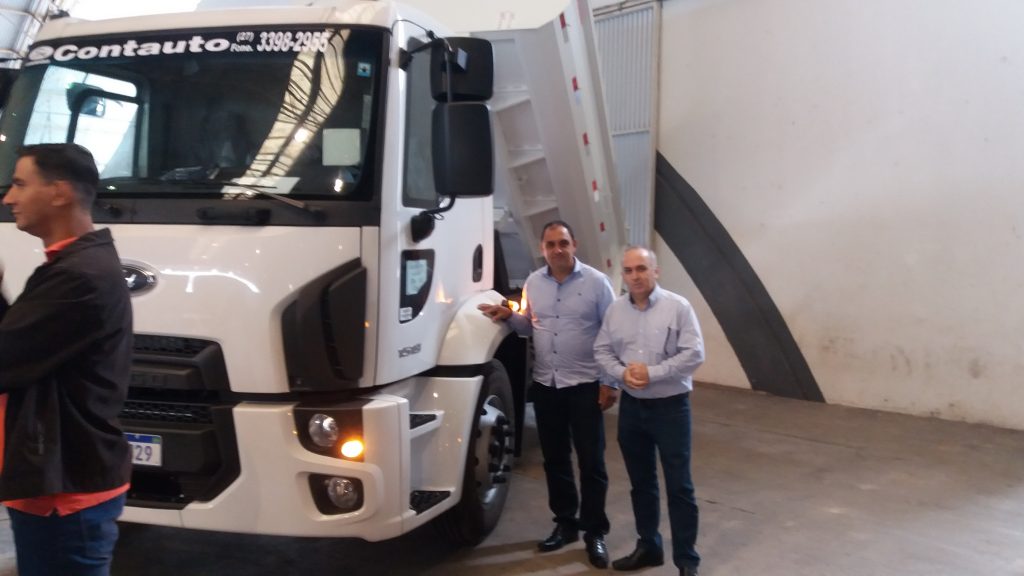 20190816 090522 1024x576 - Iconha recebe dois caminhões do governo do estado para atender agricultura e obras