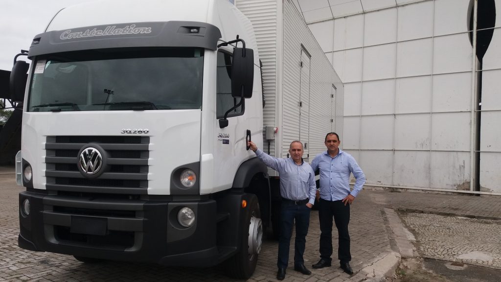 20190816 090608 1024x576 - Iconha recebe dois caminhões do governo do estado para atender agricultura e obras