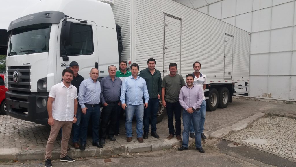 20190816 092057 1024x576 - Iconha recebe dois caminhões do governo do estado para atender agricultura e obras