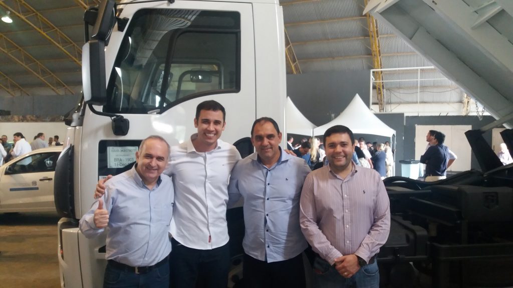 20190816 095511 1024x576 - Iconha recebe dois caminhões do governo do estado para atender agricultura e obras