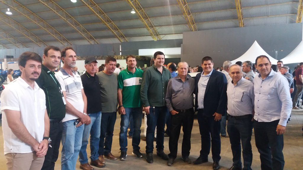 20190816 100328 1024x576 - Iconha recebe dois caminhões do governo do estado para atender agricultura e obras