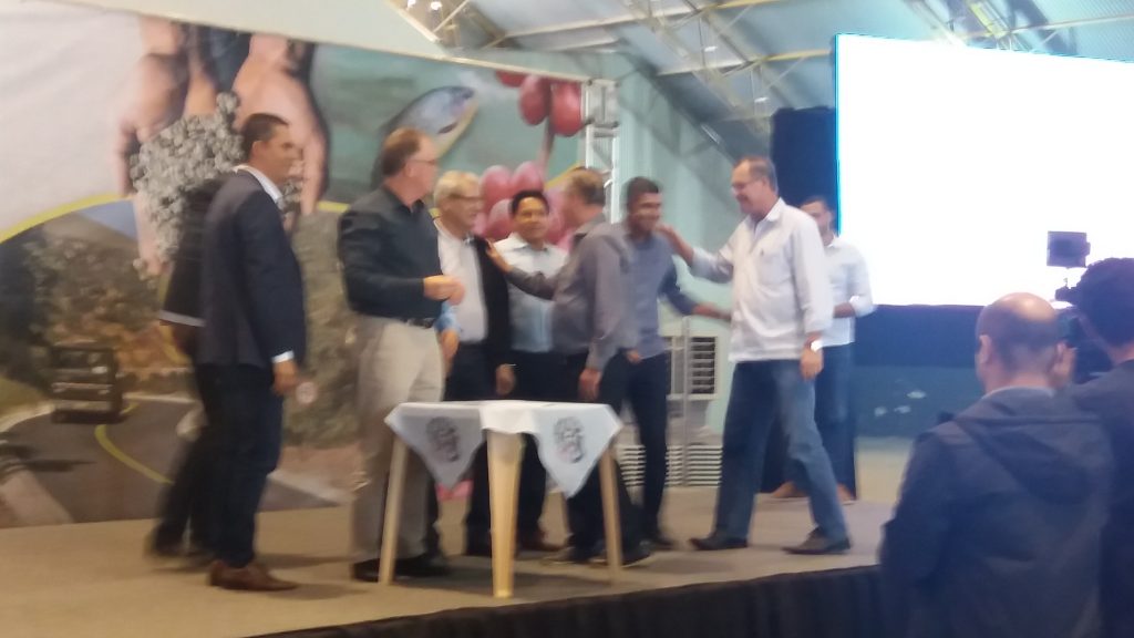 20190816 103847 1024x576 - Iconha recebe dois caminhões do governo do estado para atender agricultura e obras