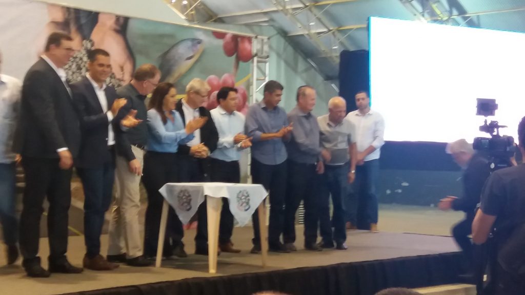 20190816 103908 1024x576 - Iconha recebe dois caminhões do governo do estado para atender agricultura e obras