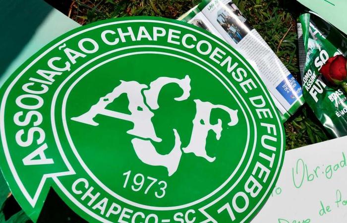 Famílias de vítimas de voo da Chape querem ajuda de Bolsonaro