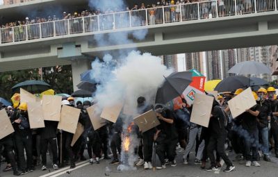 Protestos em Hong Kong 400x255 - Em clima tenso, aeroporto de Hong Kong é reaberto após protestos