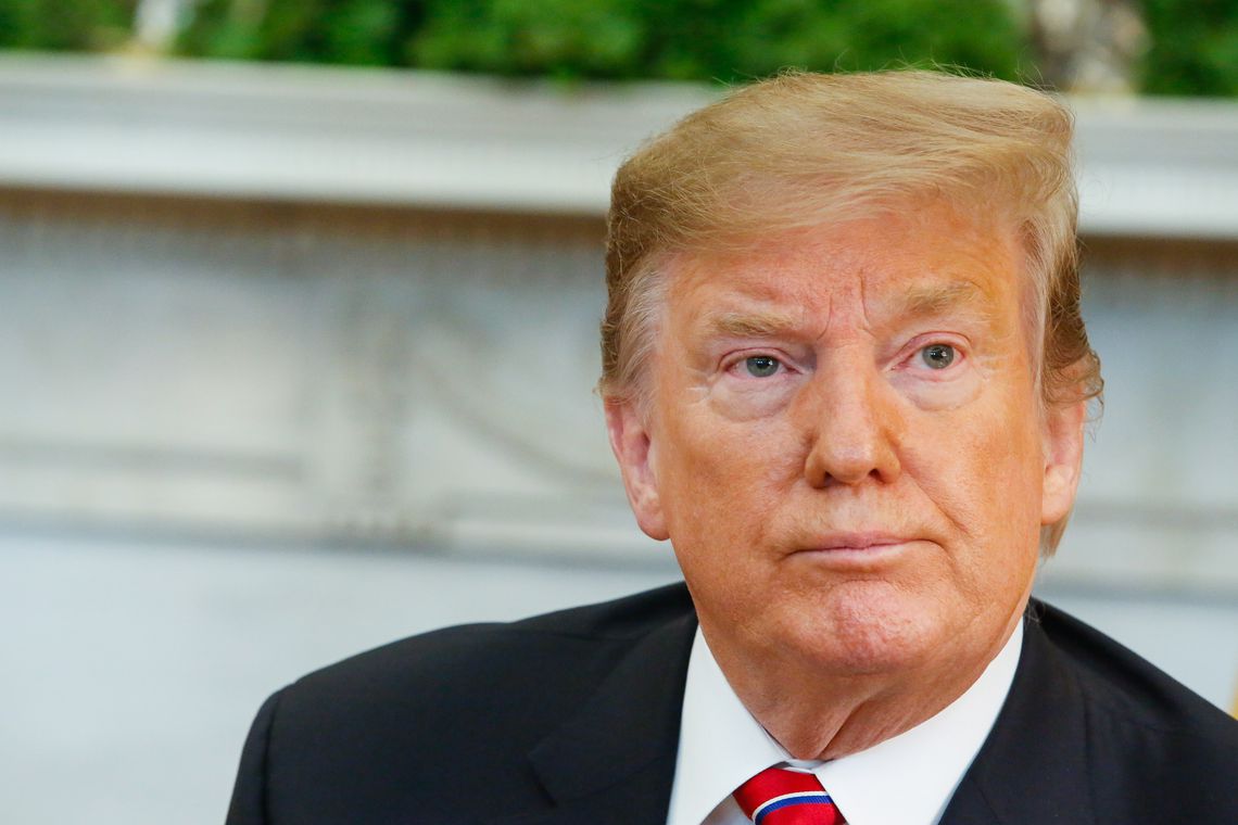 Trump responde a críticos em visita a cidades atingidas por massacres