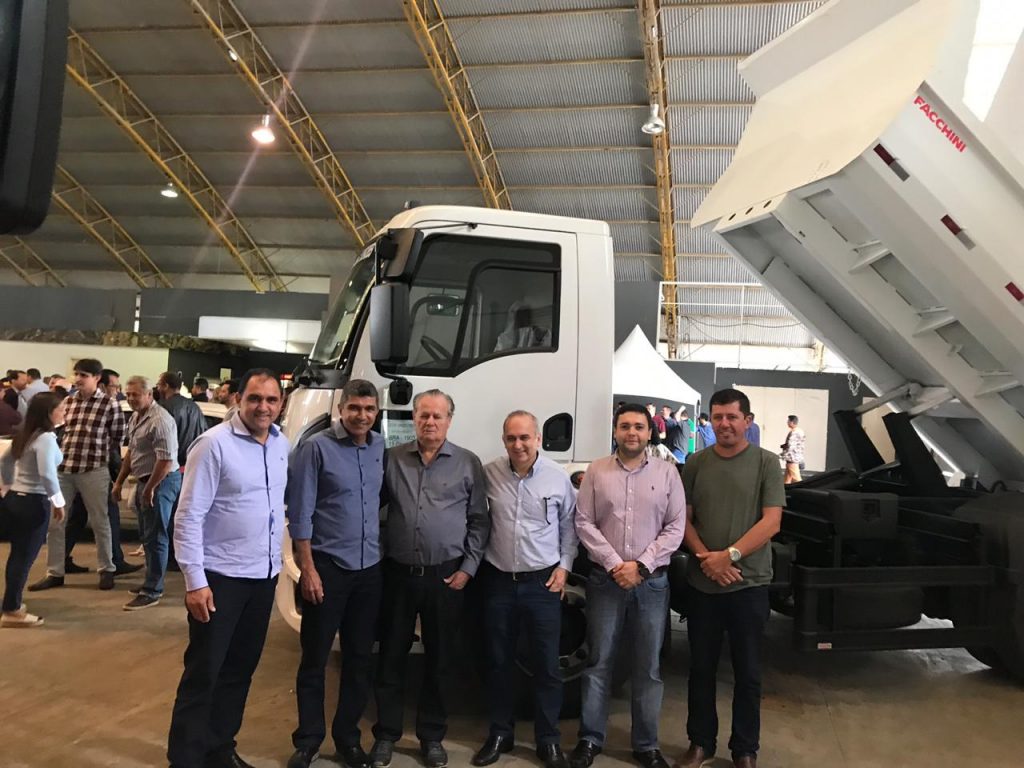 WhatsApp Image 2019 08 17 at 21.14.29 1024x768 - Iconha recebe dois caminhões do governo do estado para atender agricultura e obras