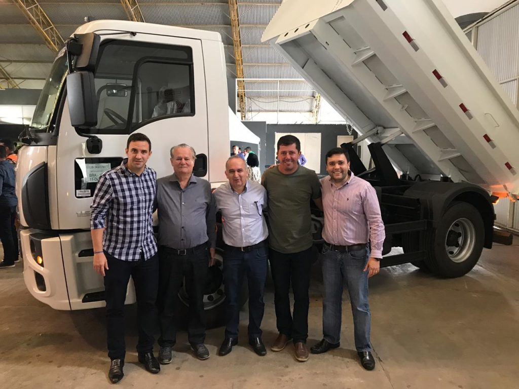 WhatsApp Image 2019 08 17 at 21.14.29 3 1024x768 - Iconha recebe dois caminhões do governo do estado para atender agricultura e obras