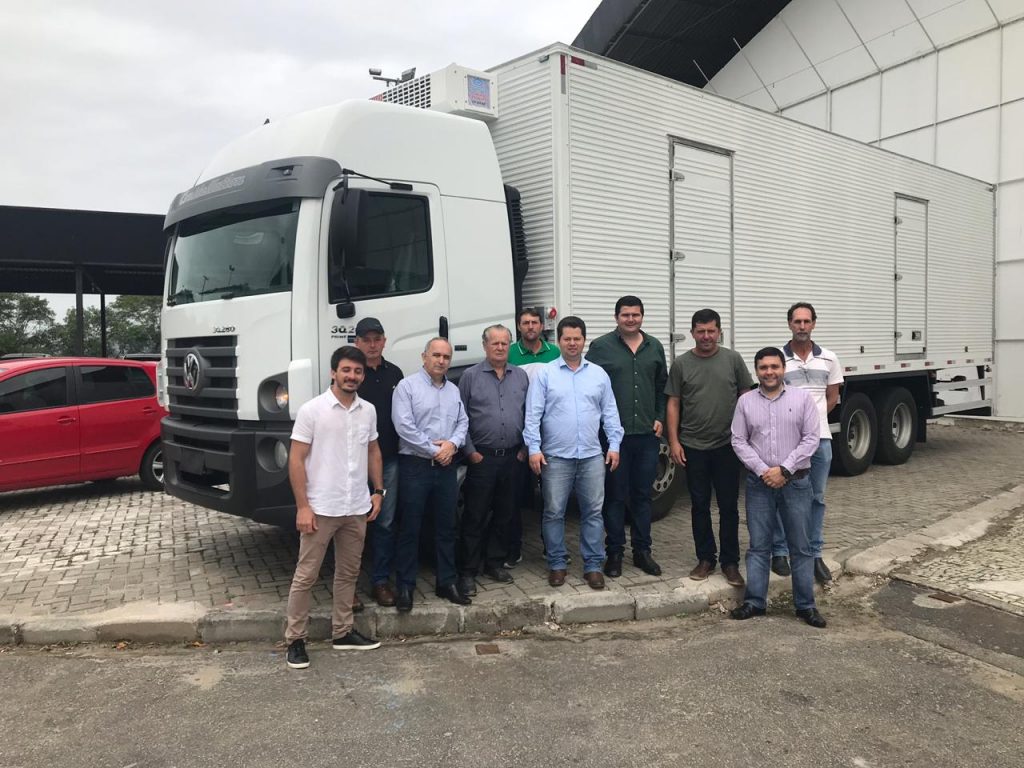 WhatsApp Image 2019 08 17 at 21.14.32 2 1024x768 - Iconha recebe dois caminhões do governo do estado para atender agricultura e obras