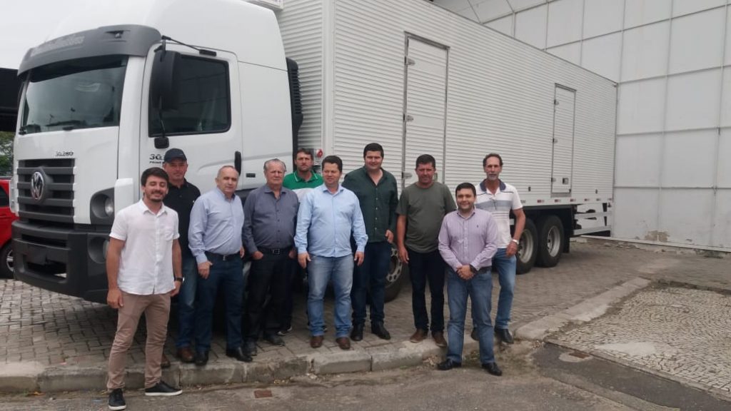 WhatsApp Image 2019 08 17 at 21.14.34 1024x576 - Iconha recebe dois caminhões do governo do estado para atender agricultura e obras