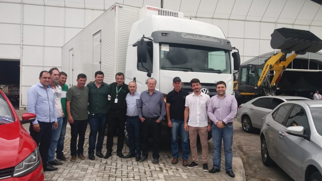 WhatsApp Image 2019 08 17 at 21.14.45 1024x576 - Iconha recebe dois caminhões do governo do estado para atender agricultura e obras