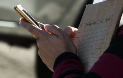 celular 1 400x255 - Sete em cada dez brasileiros acessam a internet, diz pesquisa