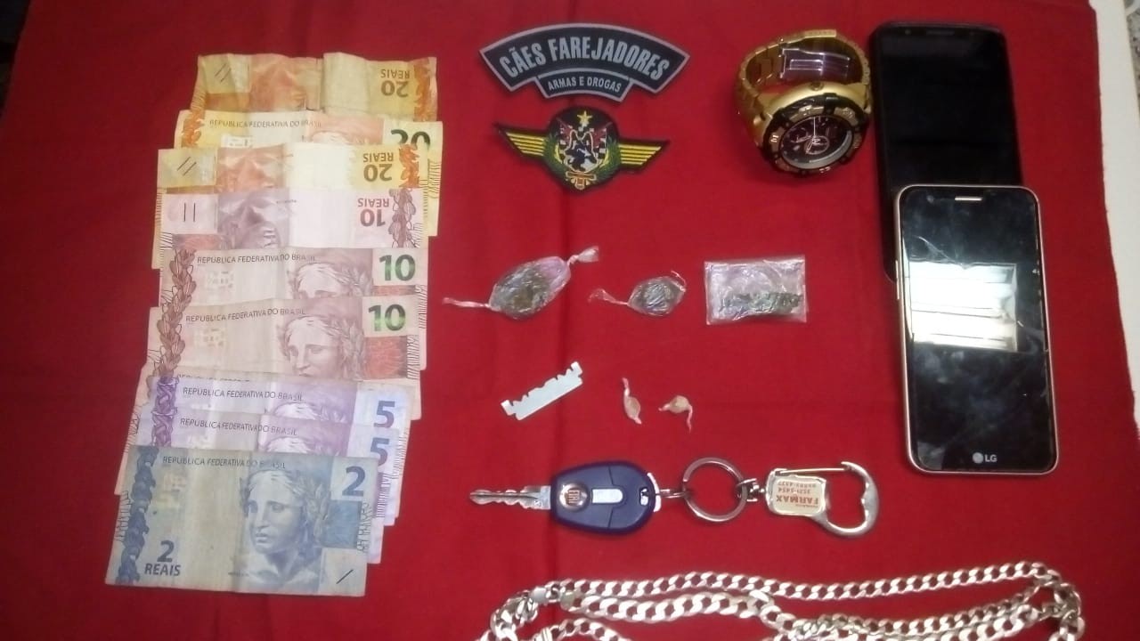 UNIDADE K-9 DA 10ª CIA IND APREENDE DROGAS EM PIÚMA