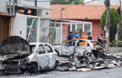 Avião cai sobre carros em rua de Belo Horizonte 400x255 - Morre piloto de avião que caiu em Belo Horizonte