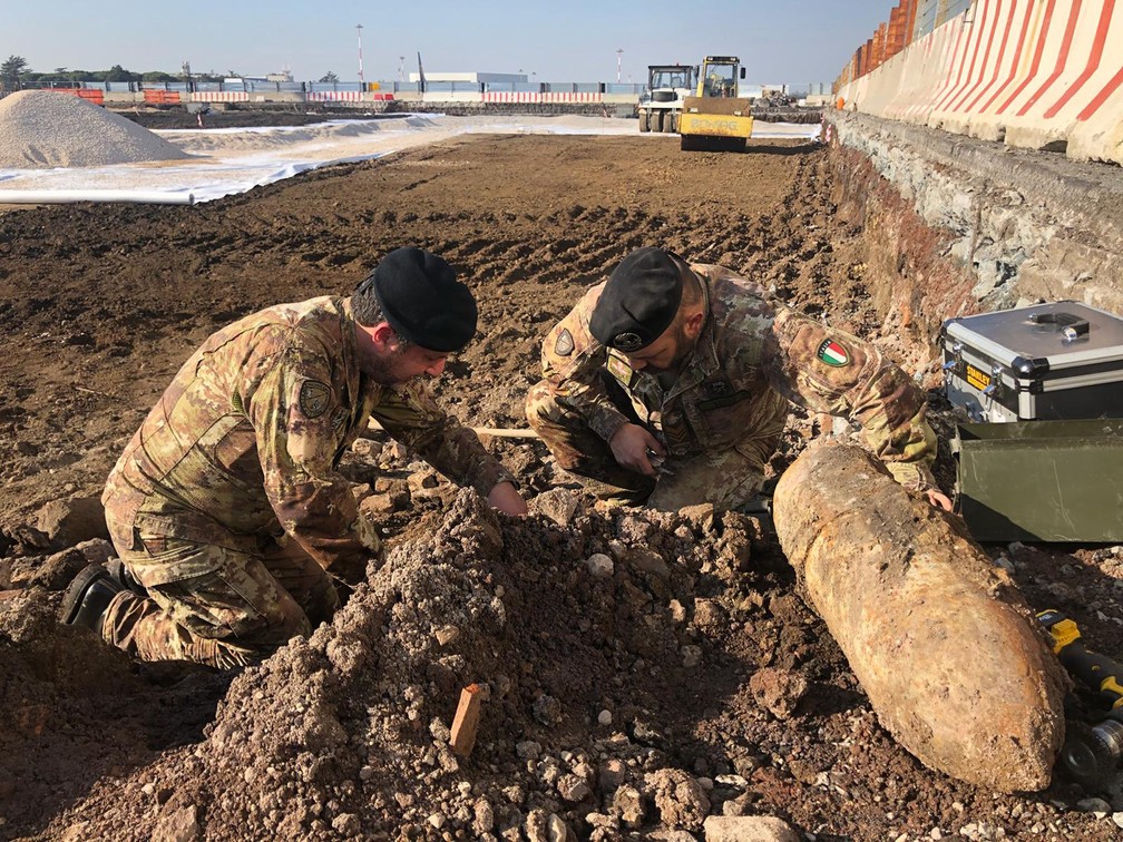 Bomba da Segunda Guerra paralisa a cidade italiana de Turim