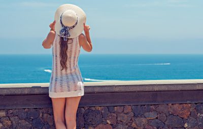 chapéu pixabay 400x255 - Filtro solar e chapéu, os aliados contra  o câncer de pele no verão