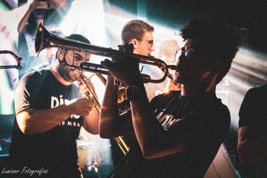 Banda Rádio Fanfarra, Mistura de Agito e Irreverência em terras Capixabas WhatsApp Image 2020 01 08 at 08.50.02 1 1024x682 - Banda Rádio Fanfarra, Mistura de Agito e Irreverência em terras Capixabas