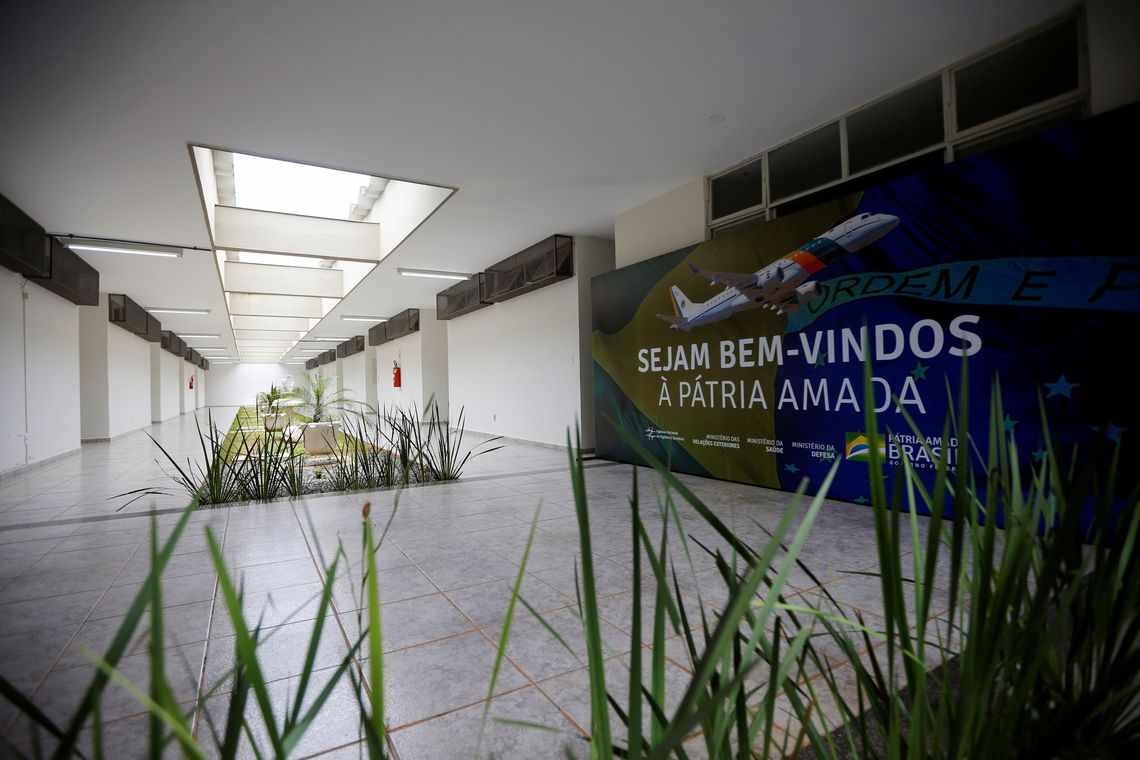 Aviões que trazem brasileiros de Wuhan, na China, devem chegar às 3h