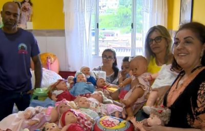 volu 400x255 - Voluntária distribui brinquedos para crianças vítimas de enchente em Iconha