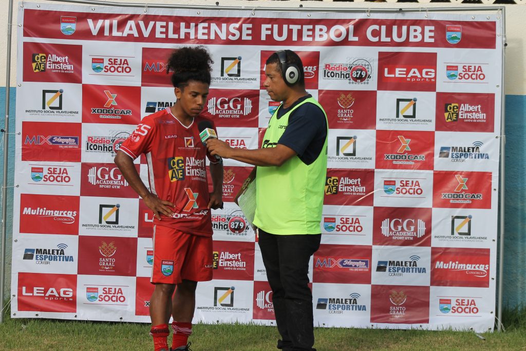 VITINHO ENTREVISTA 1 1024x683 - Vitinho festeja primeiro gol como profissional no VilaVelhense